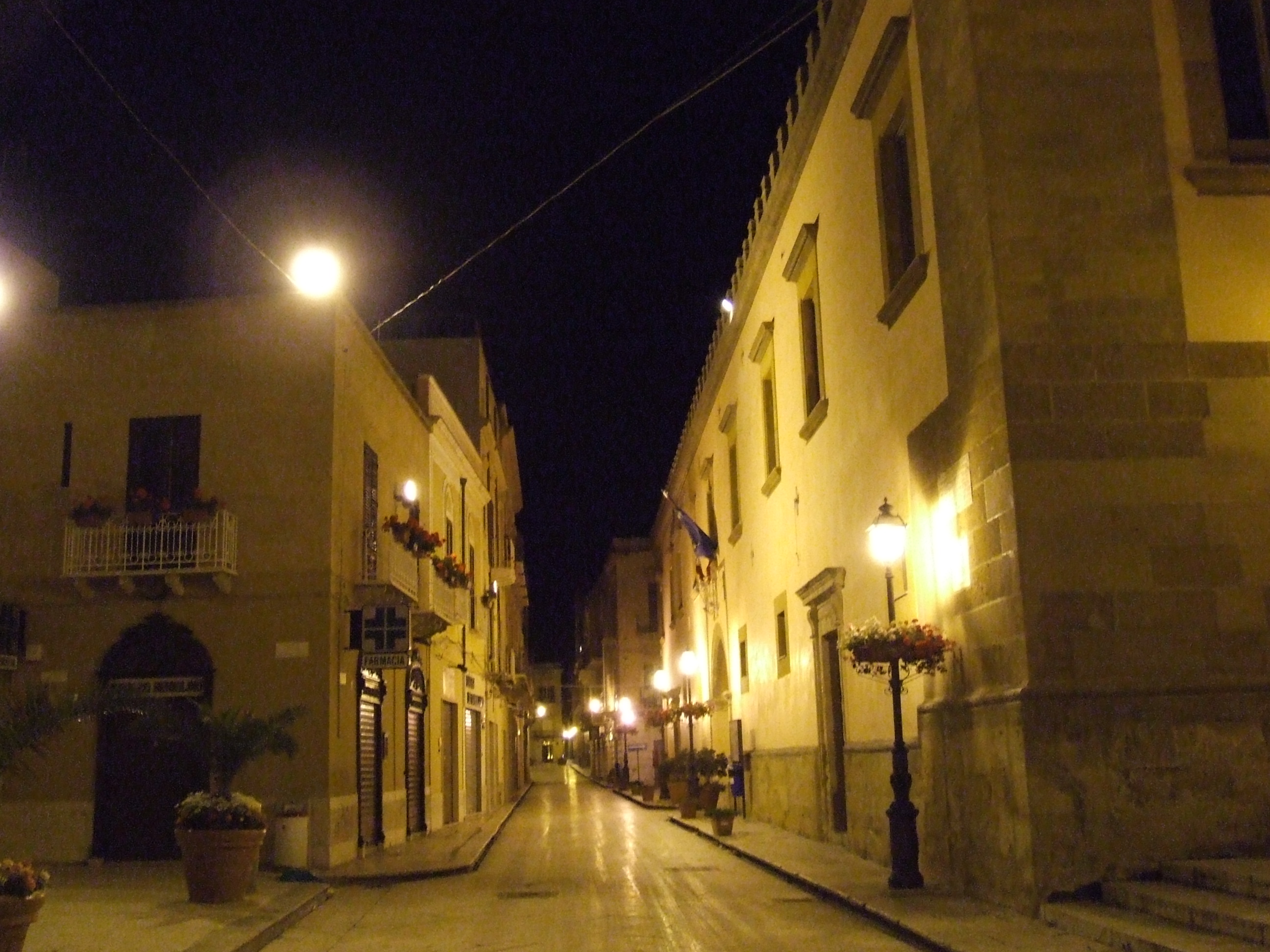 Via Garibaldi Marsala notturna